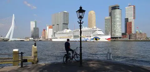 134-ROTTERDAM WILHELMINA KADE af VEERHAVEN 2016