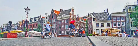 032-Amsterdam ,,MULTATULI,, BRUG OVER GRACHT 