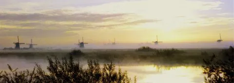 090-KINDERDIJK ochtendmist 